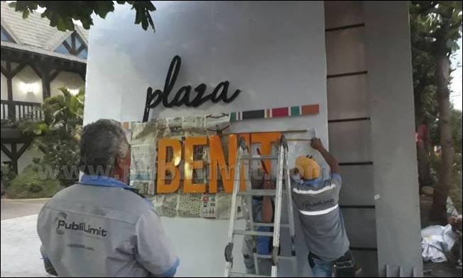 InstalaciÃ³n rotulos para plaza san benito